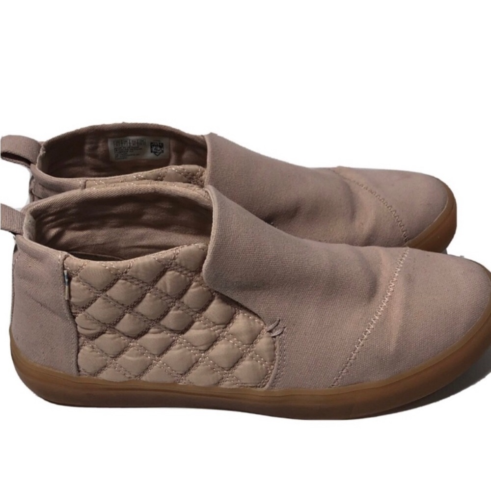 Toms pink quilted slip on ankle booties. Size 9.5.